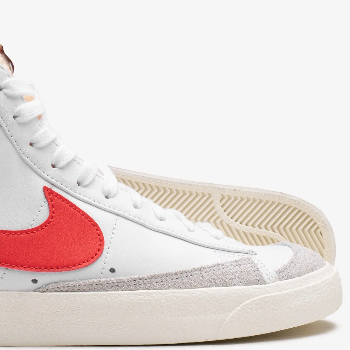 BLAZER MID `77 VNTG - WHITE / HABANERO RED / MEDIUM BLUE