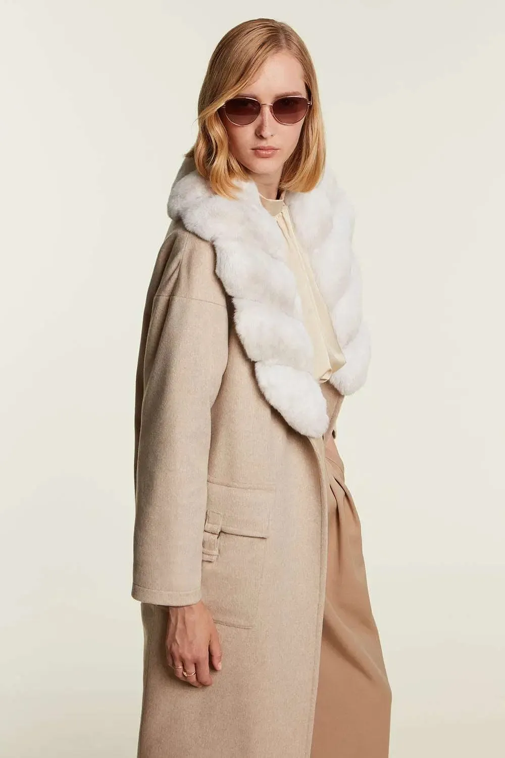 Coat with chinchilla fur collar