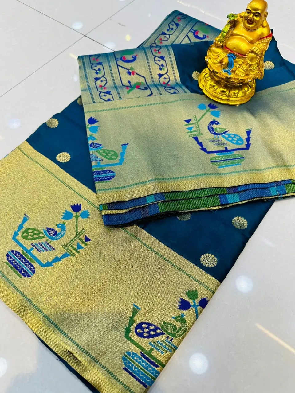 Dazzling Blue Paithani Silk Saree With Desiring Blouse Piece