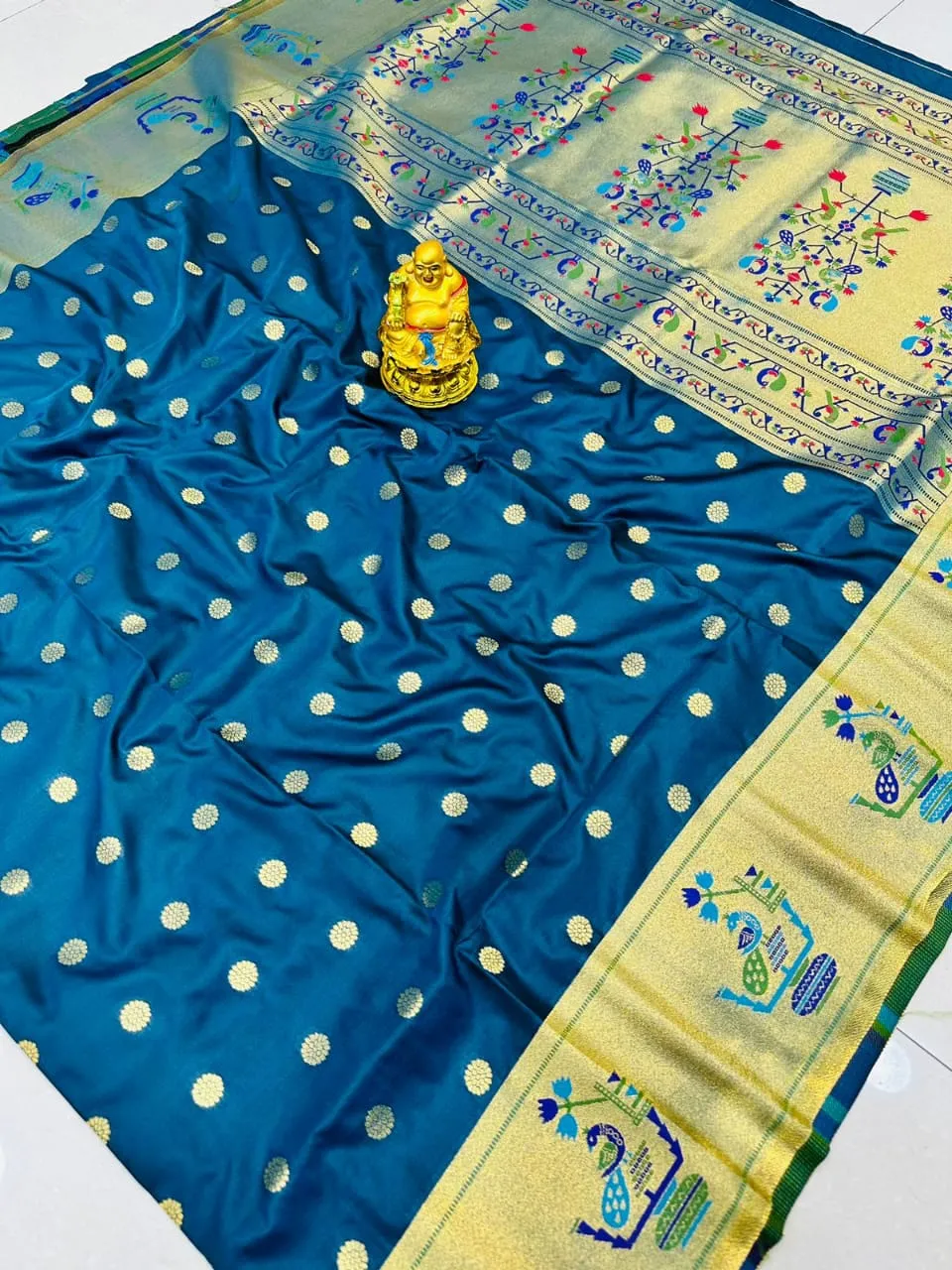 Dazzling Blue Paithani Silk Saree With Desiring Blouse Piece