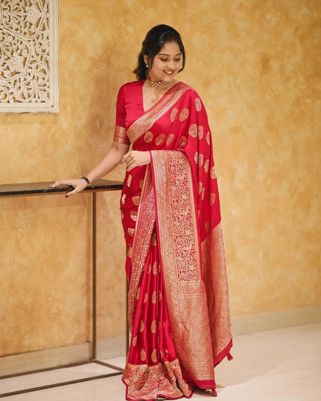 Engrossing Red Soft Silk Saree With Classic Blouse Piece