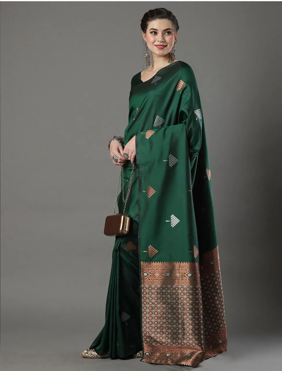 Excellent Green Soft Silk Saree With Effervescent Blouse Piece