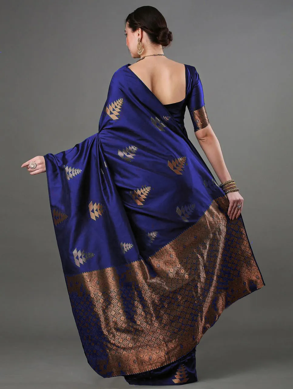 Exquisite Blue Soft Silk Saree With Adoring Blouse Piece