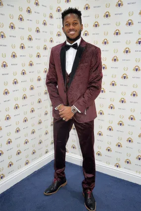 Fenerbahçe And Brazil Midfielder Fred in Simon Wine Velvet Suit