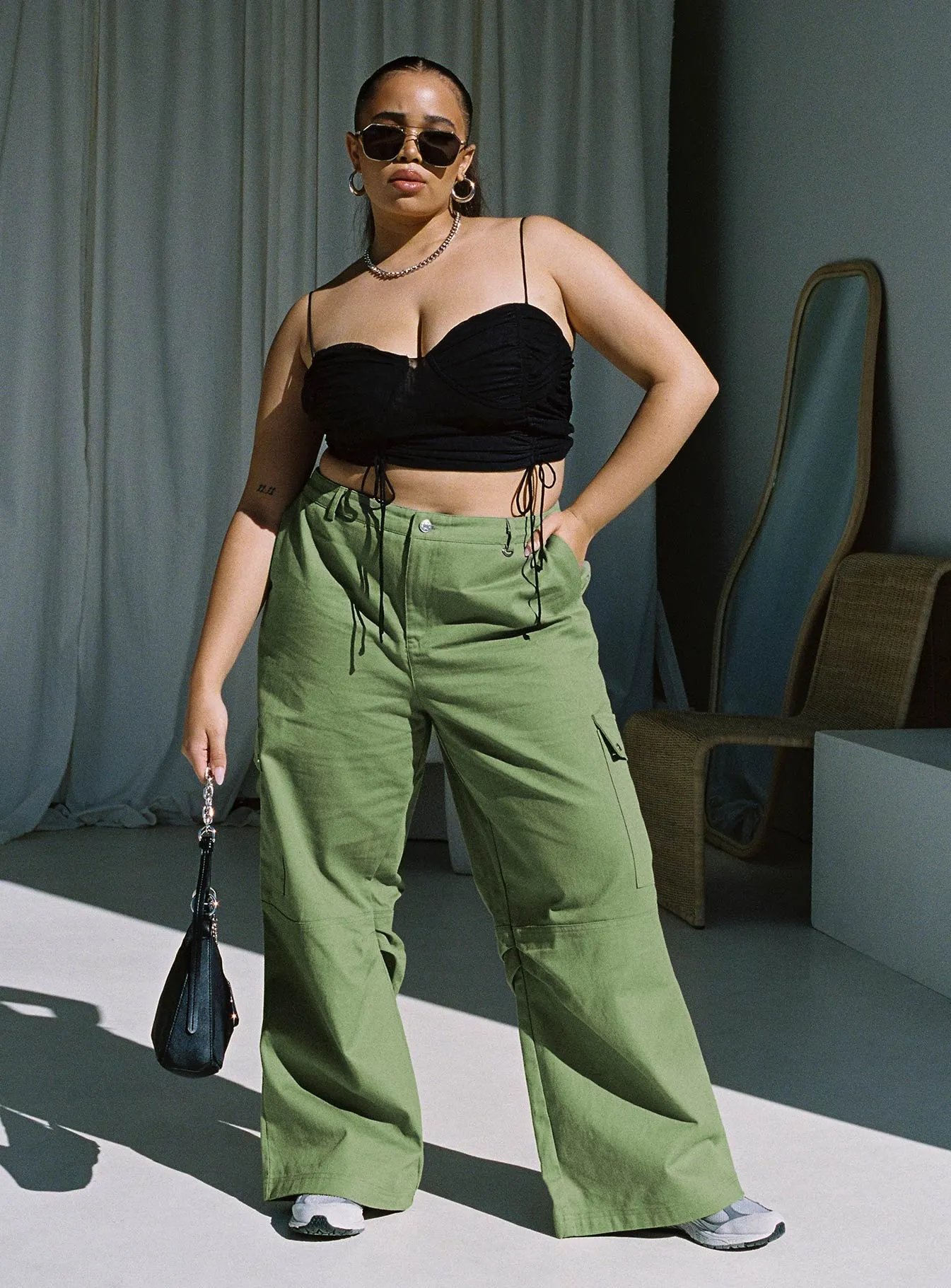 Snatched Mid Rise Cargo Pants Green Curve